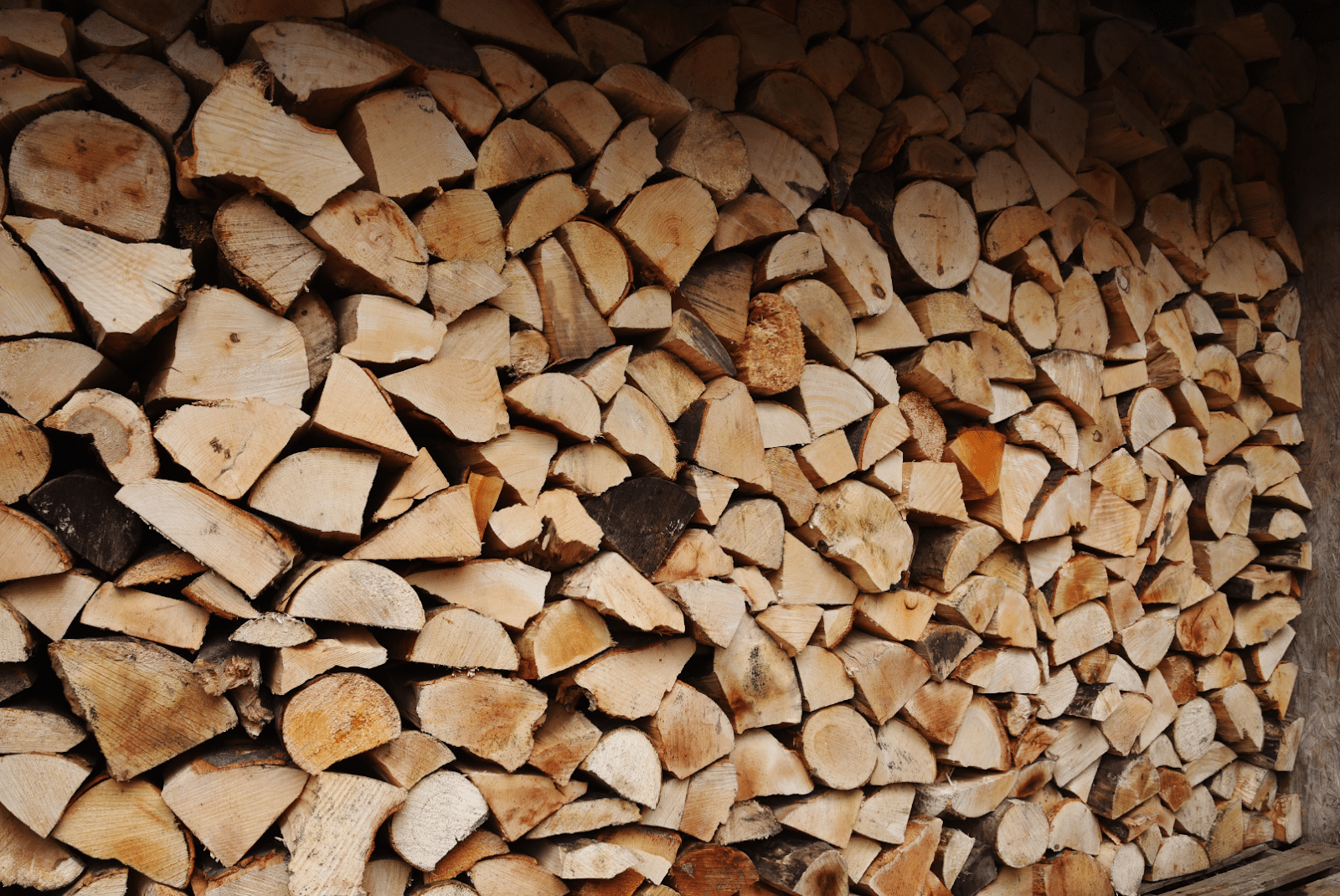 Elevate Your Heating with Kiln-Dried Logs from Kent Charcoal